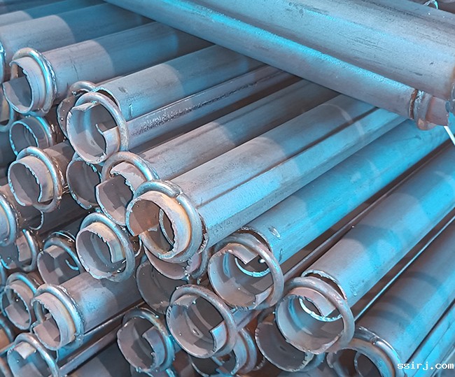 为什么管缝锚杆被称为隧道掘进过程中的常用材料？